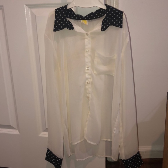 Bundle of two adorable shirts - Picture 3 of 6